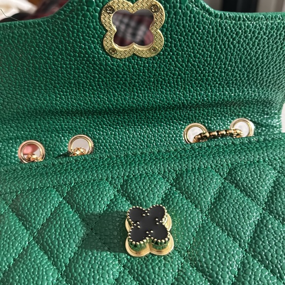 Beautiful shoulder or crossbody bag for all day use - Picture 7 of 9